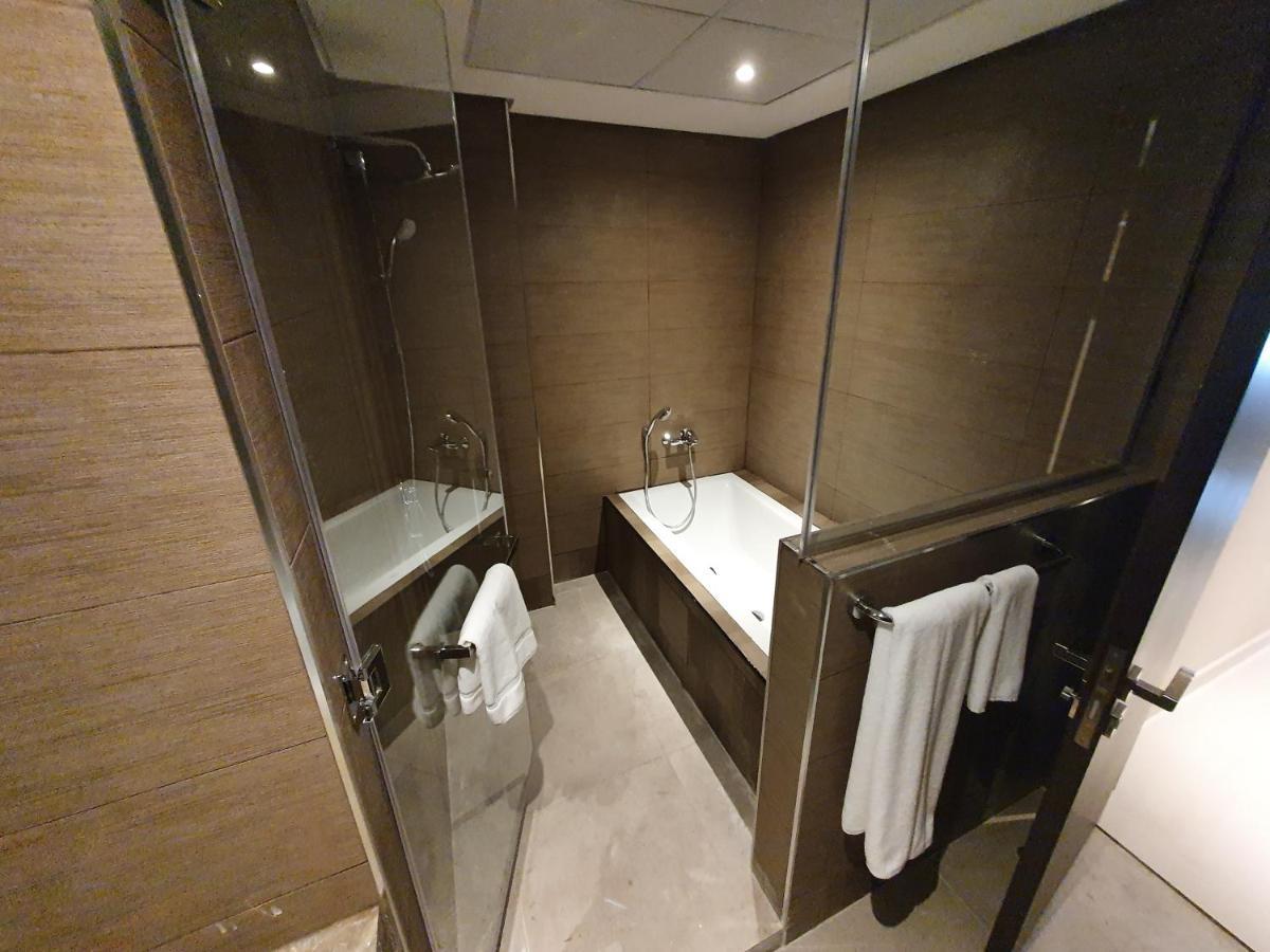 Sunday Luxury Downtown Adliya Formerly Jewel Hotel Al Manamah Esterno foto